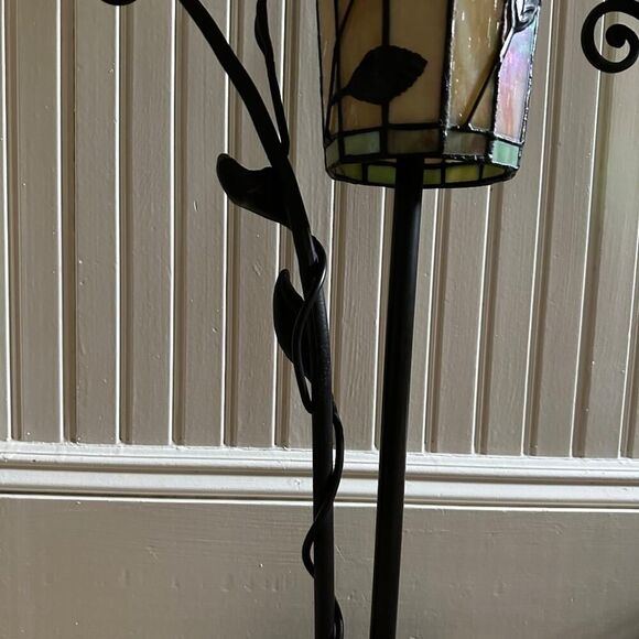 Vintage Quoizel Collectibles scrolling vines w cream glass shades set of 2 - Picture 3 of 16